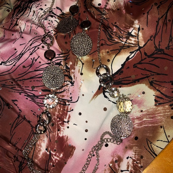 🌈 Beautiful Silver Necklace/Earrings - Picture 3 of 6